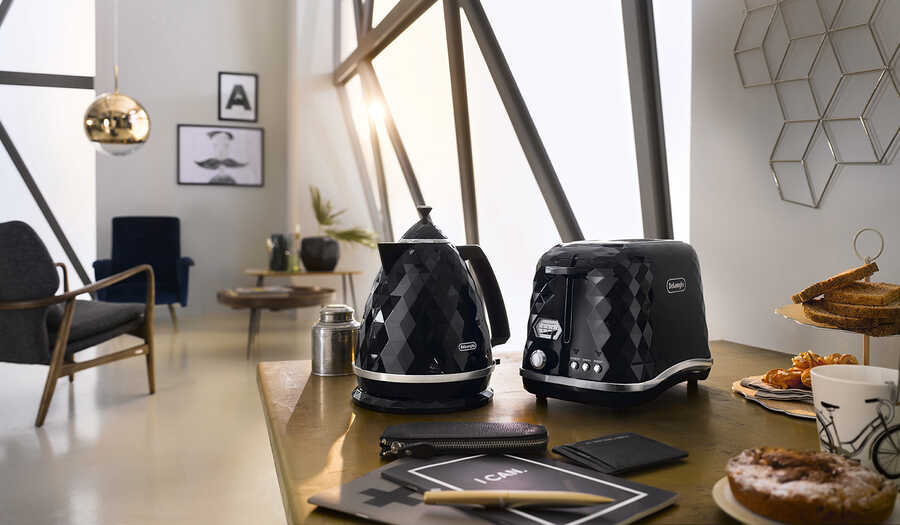 Delonghi KBJ 2001.BK Brillante Siyah 2000 W 1.7 lt Su Isıtıcısı